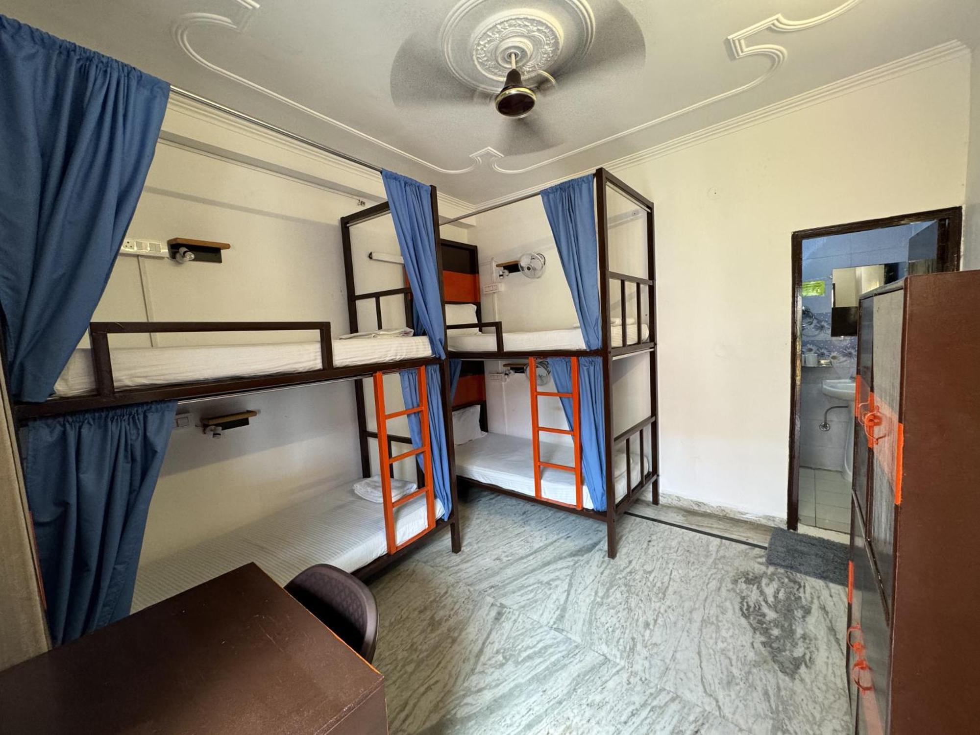 Live Free Hostel Rishīkesh Rum bild